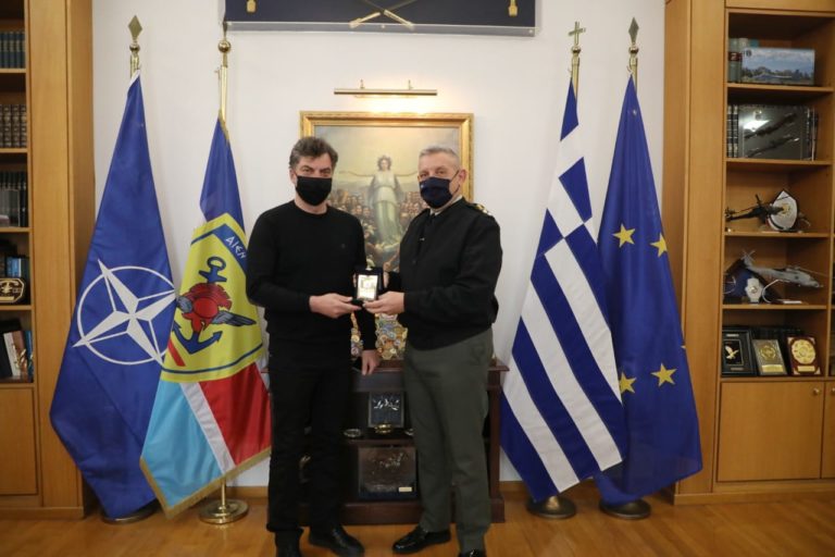 ΣΥΝΑΝΤΗΣΗ ΑΡΧΗΓΟΥ ΓΕΕΘΑ ΜΕ ΤΟΝ ΗΘΟΠΟΙΟ ΣΤΑΘΗ ΜΑΝΤΖΩΡΟ
