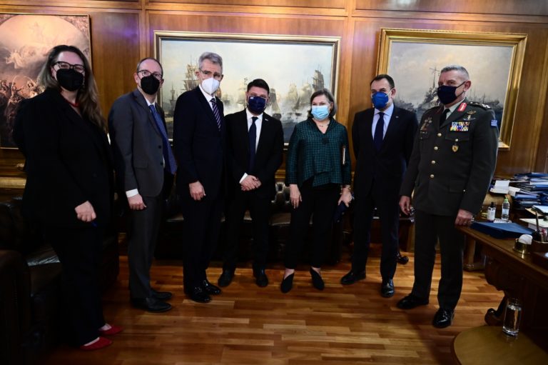 Συνάντηση ΥΕΘΑ Νικόλαου Παναγιωτόπουλου με την Υφυπουργό Εξωτερικών των ΗΠΑ, αρμόδια για Πολιτικές Υποθέσεις, Πρέσβη, Victoria Nuland