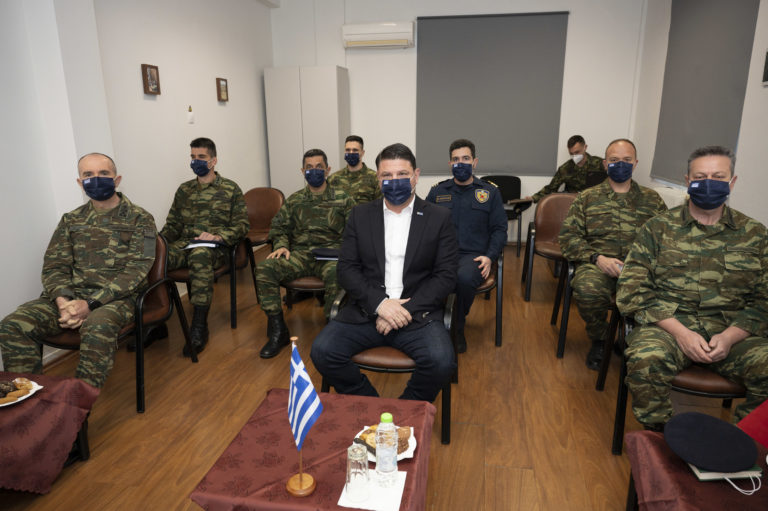 Σε Μονάδες του ΣΞ στο Μενίδι και της ΠΑ στην Πάρνηθα ο ΥΦΕΘΑ Ν. Χαρδαλιάς
