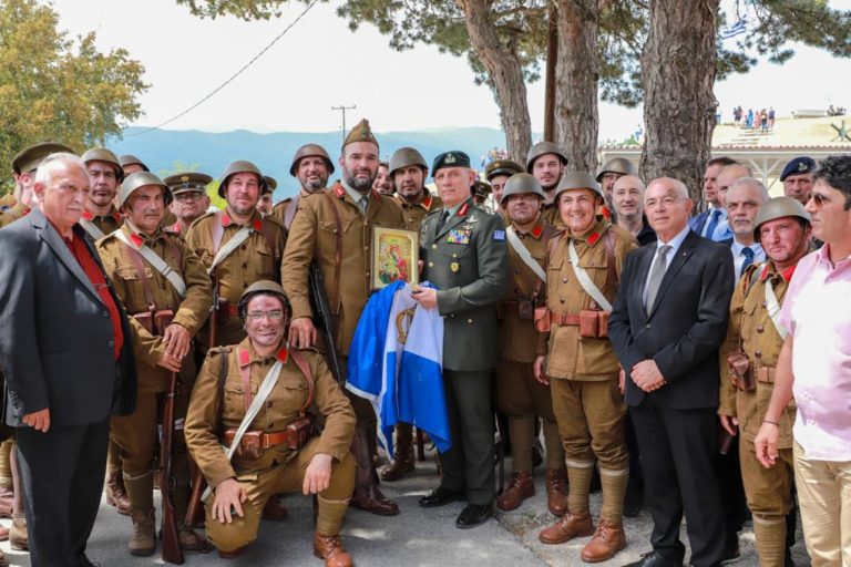 Το θερμό χειροκρότημα στο Στρατηγό Κων. Φλώρο στις Σέρρες: ”Αν η περίσταση το απαιτήσει θα έχουμε και πάλι νέα ΡΟΥΠΕΛ”