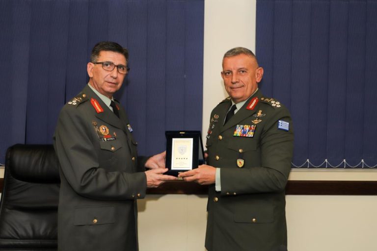 ΕΠΙΣΚΕΨΗ ΑΡΧΗΓΟΥ ΓΕΕΘΑ ΣΤΟ ΑΝΩΤΑΤΟ ΣΤΡΑΤΗΓΕΙΟ ΣΥΜΜΑΧΙΚΩΝ ΔΥΝΑΜΕΩΝ ΕΥΡΩΠΗΣ