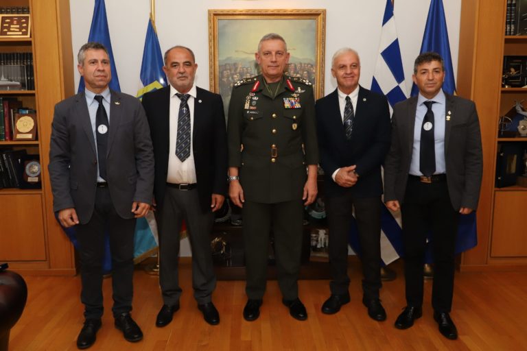 ΣΥΝΑΝΤΗΣΗ  ΑΓΕΕΘΑ ΣΤΡΑΤΗΓΟΥ ΚΩΝ. ΦΛΩΡΟΥ ΜΕ ΚΟΜΑΝΤΟ ΤΗΣ ΚΥΠΡΟΥ
