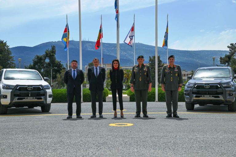 Παρουσία ΥΕΘΑ Νικόλαου Παναγιωτόπουλου στην τελετή δωρεάς οχημάτων από την Επιτροπή «Ελλάδα 2021» στο ΓΕΣ