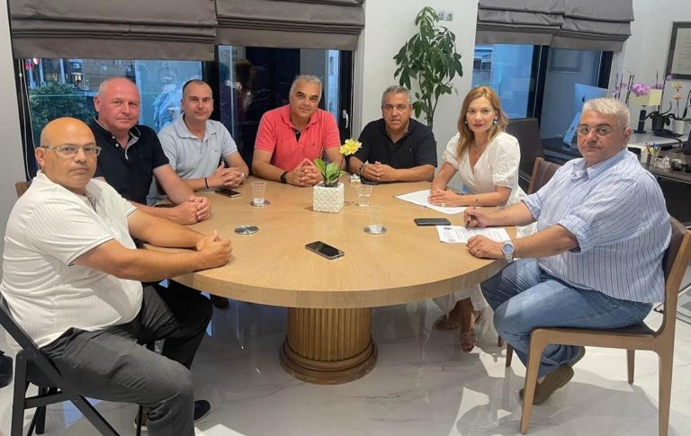 Στρατιωτικοί της Περιφέρειας Θεσσαλίας στη Βουλευτή ΝΔ Στέλλα Μπίζιου