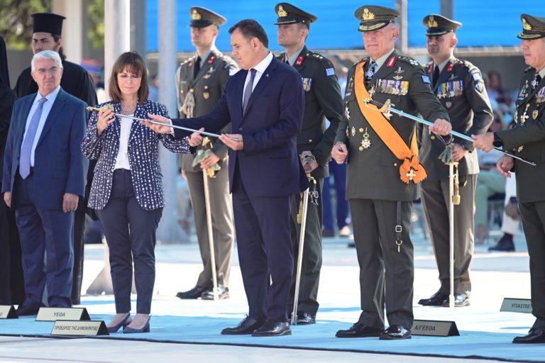 Παρουσία ΥΕΘΑ Νικόλαου Παναγιωτόπουλου στην τελετή ορκωμοσίας νέων Ανθυπολοχαγών στη ΣΣΕ υπό την ΠΤΔ