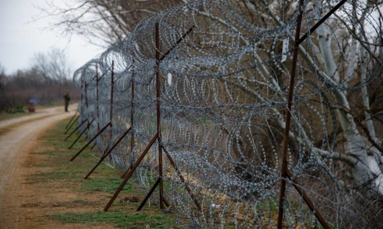 ΠΗΡΕ  «ΦΩΤΙΑ» Η ΤΟΥΡΚΙΚΗ ΜΟΝΤΑΖΙΕΡΑ: ΑΝΑΦΟΡΑ ΓΙΑ ΝΕΚΡΟ ΜΕΤΑΝΑΣΤΗ ΑΠΟ ΕΛΛΗΝΙΚΑ  ΠΥΡΑ ΣΤΑ ΣΥΝΟΡΑ – ΚΑΤΗΓΟΡΗΜΑΤΙΚΗ ΔΙΑΨΕΥΣΗ ΤΗΣ ΑΘΗΝΑΣ