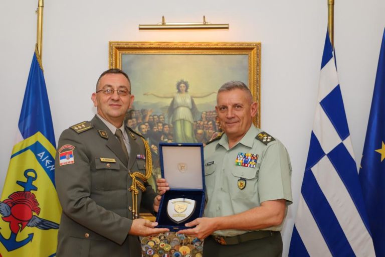 ΣΥΝΑΝΤΗΣΗ ΑΡΧΗΓΟΥ ΓΕΕΘΑ ΜΕ ΤΟΝ ΠΑΡΑΔΙΔΟΝΤΑ ΚΑΙ ΤΟΝ ΠΑΡΑΛΑΜΒΑΝΟΝΤΑ ΑΚΑΜ ΤΗΣ ΣΕΡΒΙΑΣ ΣΤΗΝ ΕΛΛΑΔΑ