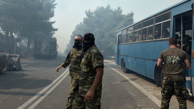 Σωτήρια διακλαδική συνδρομή των Ενόπλων Δυνάμεων στην κατάσβεση της φωτιάς στην Αττική