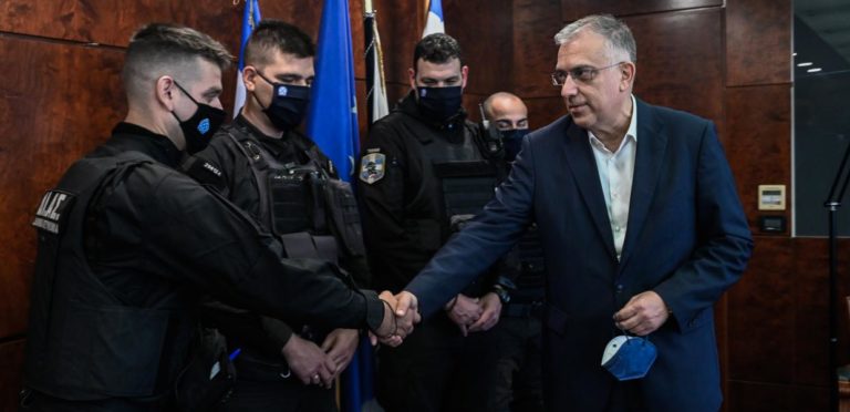 Οι Στρατιωτικοί πότε; Τ. Θεοδωρικάκος: Αυξάνεται η νυχτερινή αμοιβή των αστυνομικών