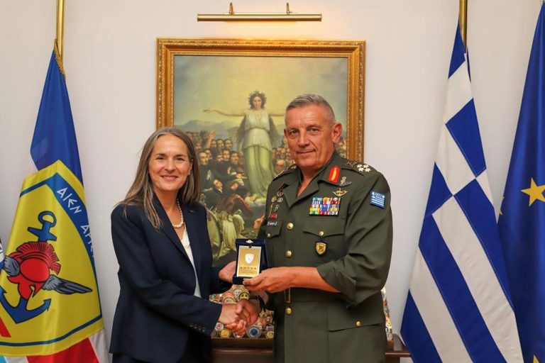 Συνάντηση Αρχηγού ΓΕΕΘΑ με την Επιτετραμμένη στην Πρεσβεία των ΗΠΑ στην Ελλάδα Maria Olson