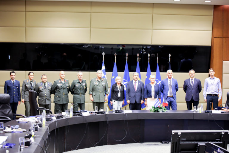 Ο Γενικός Διευθυντής της ΓΔΠΕΑΔΣ Δρ. Κωνσταντίνος Μπαλωμένος με στελέχη ΕΔ της Γαλλίας
