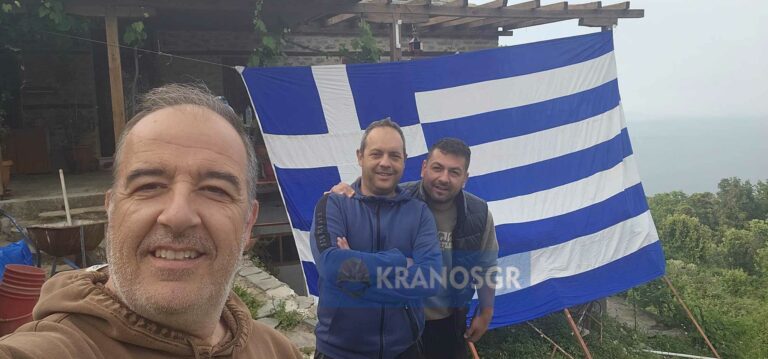 Ανθυπολοχαγός ΕΜΘ και ΕΠΟΠ ύψωσαν τη μεγαλύτερη Ελληνική Σημαία στο Άγιο Όρος