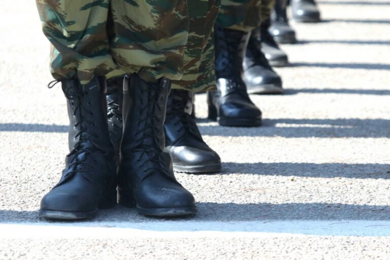 Αποστρατείες και αποδοχές ΕΜΘ