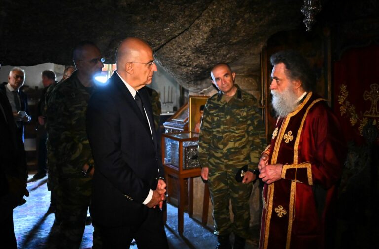 Πάτμος: Ο Μακαρισμός του ΥΕΘΑ Ν. Δένδια από το Ιερό Σπήλαιο της Αποκαλύψεως…