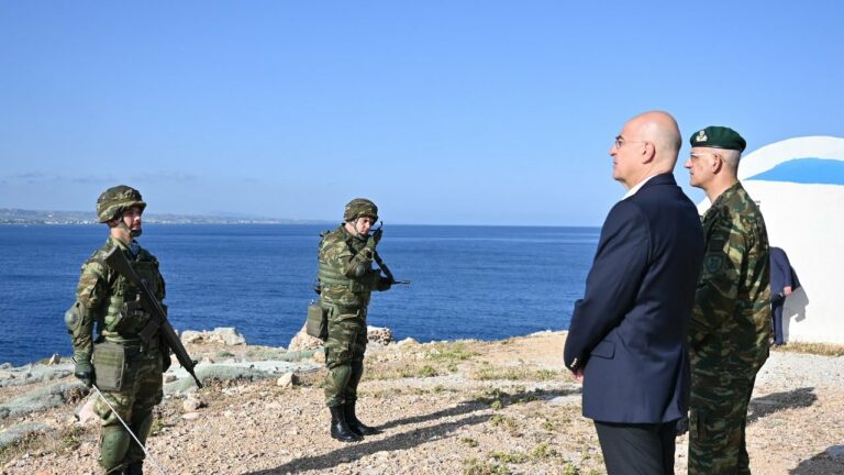 Δένδιας – Χούπης: Ανάσταση και Πάσχα με τους οπλίτες και τα στελέχη της ΔΑΝ Μεγίστης