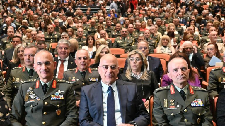 Δείτε το βίντεο από την εορταστική εκδήλωση του Στρατού Ξηράς στο Μέγαρο Μουσικής