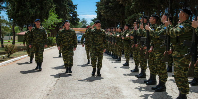 Την έβγαλαν ”ξεροσφύρι” για να μη βυσματώσουν στελέχη και φαντάρους…