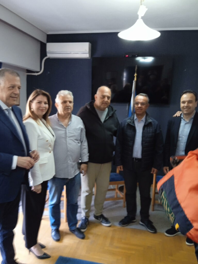 Δύο υπουργοί στο παράρτημα της ΕΑΑΣ Τρικάλων