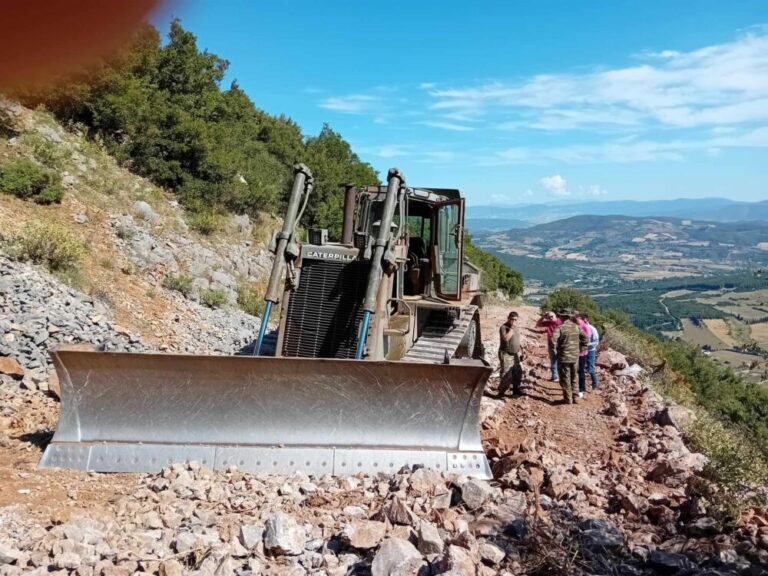 “Έπιασε” δουλειά ο στρατός για την αντιπυρική προστασία του Ελικώνα