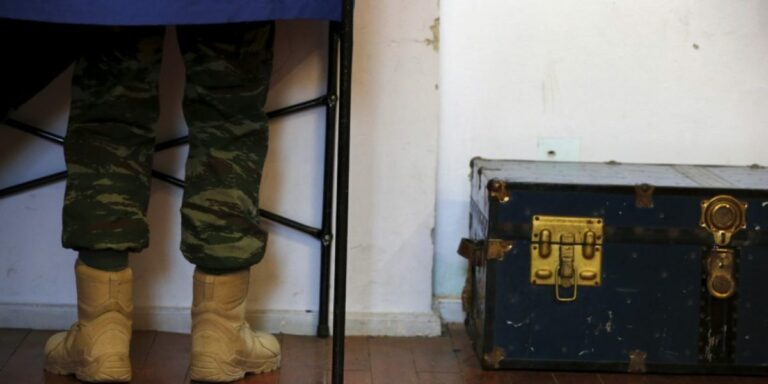 Επεισόδιο με γυναίκα στρατιωτικό σε εκλογικό κέντρο στη Λάρισα
