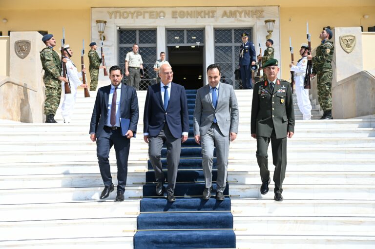 Συνάντηση Δένδια με την πολιτική ηγεσία του υπουργείου Ψηφιακής Διακυβέρνησης