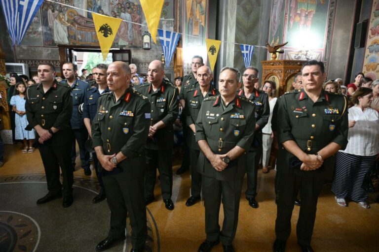 1η Στρατιά: Πλήθος Λαρισαίων στον Ιερό Ναό της Μεταμόρφωσης του Σωτήρος