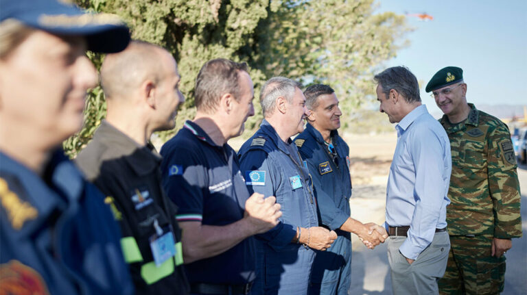 Στα πληρώματα των Canadair ο Πρωθυπουργός Κυριάκος Μητσοτάκης