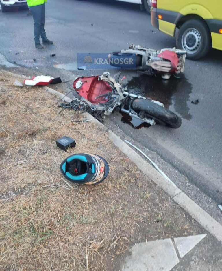 Φωτό: Στα δύο κόπηκε η μηχανή του 23χρονου ΟΒΑ στον Έβρο