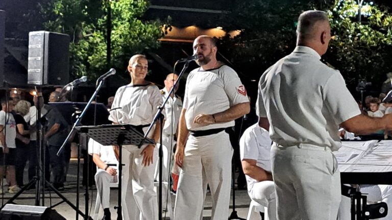 Αποθεώθηκε στην Καρδίτσα η περίφημη Μπάντα του Πολεμικού Ναυτικού