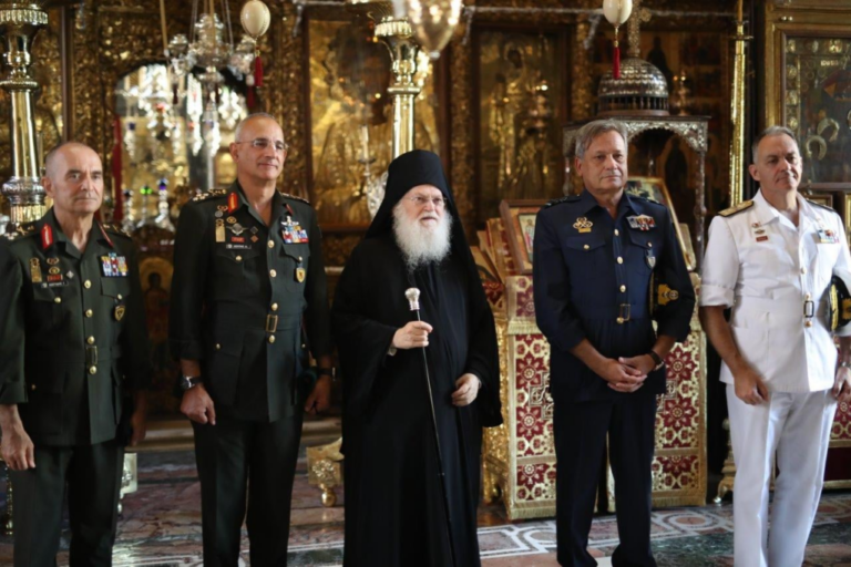 Βίντεο – Φωτό: Για πρώτη φορά σύσσωμη η στρατιωτική ηγεσία των ΕΔ στο Περιβόλι της Παναγίας