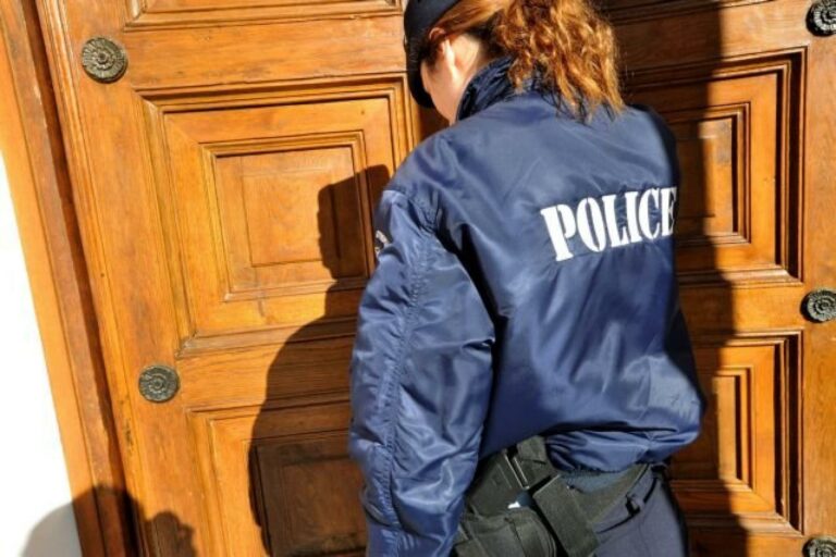 «Ένστολο γυναικείο προσωπικό. Εργαζόμενες δύο ταχυτήτων»