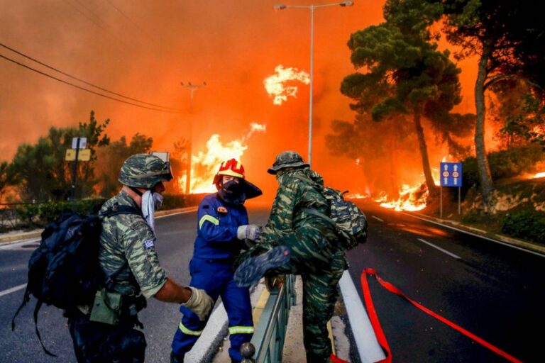 Και οι Στρατιωτικοί σβήνουν φωτιές αλλά επίδομα 150 ευρώ θα λαμβάνουν μόνο οι εργαζόμενοι στις Δασικές υπηρεσίες