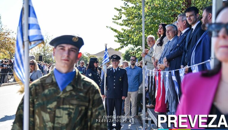 Αστυνομικός…αντικατέστησε Στρατιώτη στην παρέλαση της Πρέβεζας