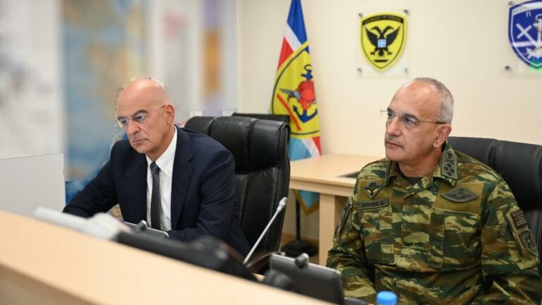 Δένδιας: Συγχαρητήρια σε όσους συνέβαλαν στους απεγκλωβισμούς από τη Βηρυτό