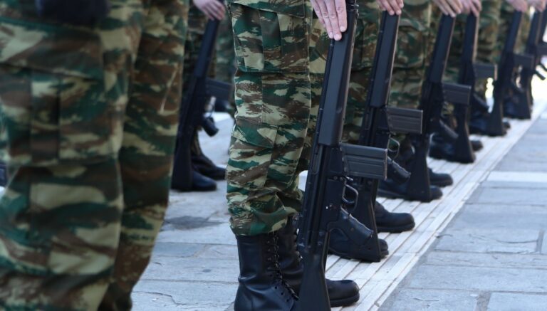 Πλήρης συντάξιμη υπηρεσία για τους Επαγγελματίες Οπλίτες