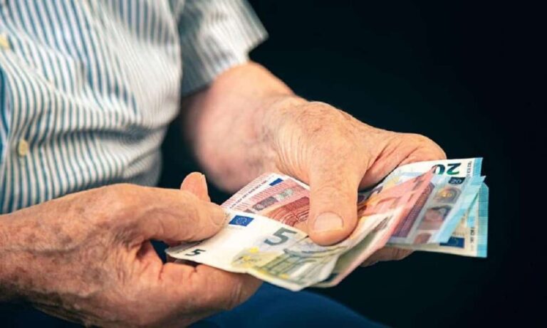 Έκτατο επίδομα: Οι 5 κατηγορίες που θα πάρουν επιπλέον 200 ευρώ