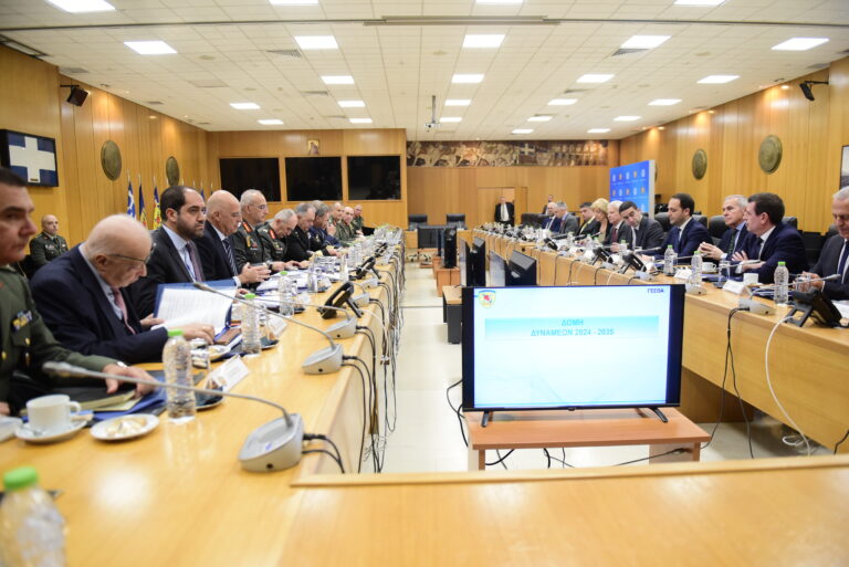 Ενημέρωση εκπροσώπων των κομμάτων από τον ΥΕΘΑ Ν. Δένδια για την Νέα Δομή των ΕΔ