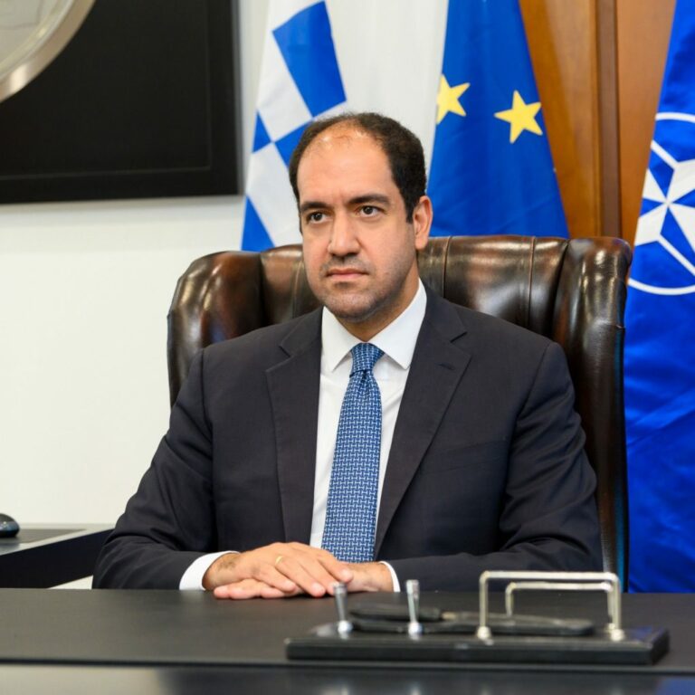 Κεφαλογιάννης: 2 δισ. από το κλείσιμο στρατοπέδων για μισθολογικές αυξήσεις στελεχών