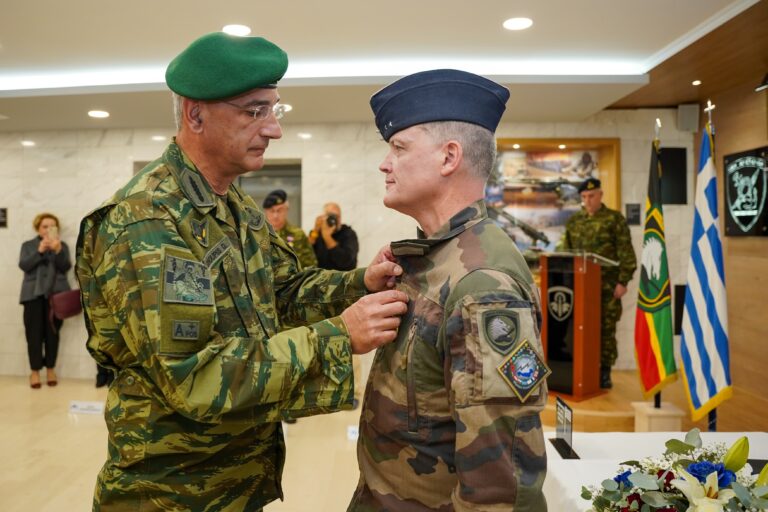 Απονομή Μεταλλίου από τον Αρχηγό ΓΕΕΘΑ Στρατηγό Δημήτριο Χούπη