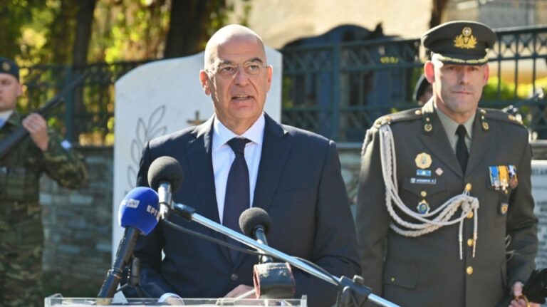 Δεκάδες συγχαρητήριες επιστολές γονέων αυτιστικών παιδιών στο Νίκο Δένδια