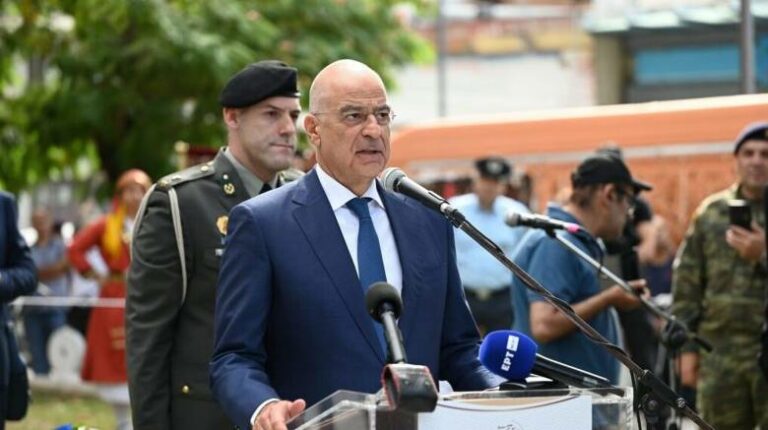 Δένδιας: Δε μπορεί οι ΕΔ να έχουν δικά τους φαρμακεία και να μη διανυκτερεύουν