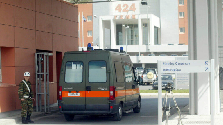 Αυτοί είναι οι στρατιωτικοί γιατροί μας. Το λαμπρό παράδειγμα Λοχαγού του 424 ΓΣΝΕ