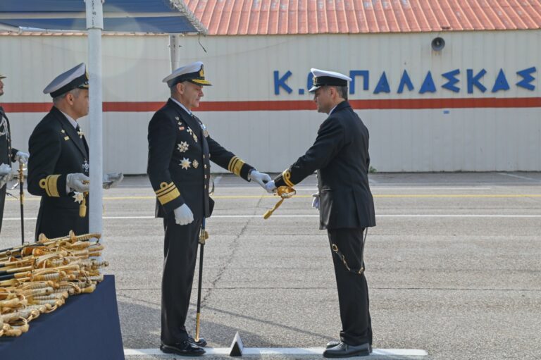 Τελετή Επίδοσης Ξιφών σε Αξιωματικούς Ειδικοτήτων ΠΝ