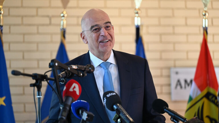 Δένδιας για κρίσεις: Οι ΕΔ πάσχουν από υδροκεφαλισμό. Δε μπορεί ο Ελληνικός Στρατός να έχει περισσότερους ανώτατους από τις ΗΠΑ