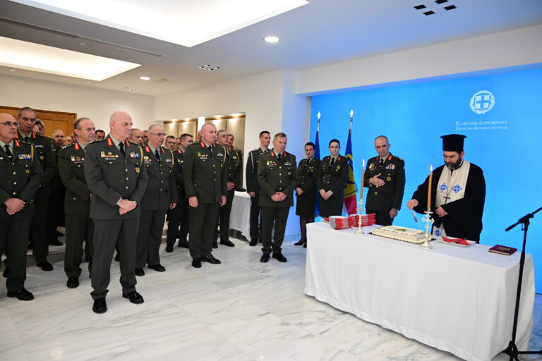 ”Μία προαγωγή δώρο”: Στον Τεθωρακισμένο Υποστράτηγο Καραμανίδη το Φλουρί της Αγιοβασιλόπιτας του ΓΕΣ