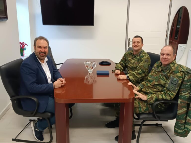 Στο Δήμαρχο Φλώρινας οι Διοικητές της 9ης Ταξιαρχίας και του 1ου Συντάγματος