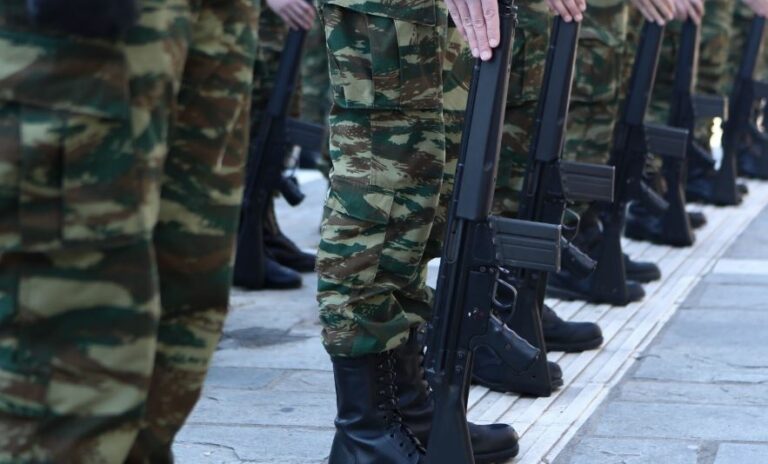 Αποδοχή παραιτήσεων Επαγγελματιών Οπλιτών Στρατού Ξηράς