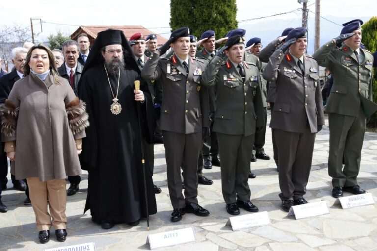 Συγκίνηση! ΑΓΕΣ Γ. Κωστίδης και Δκτης Γ’ΣΣ/NRDC-GR Αθ. Γαρίνης ψάλλουν τον Εθνικό Ύμνο