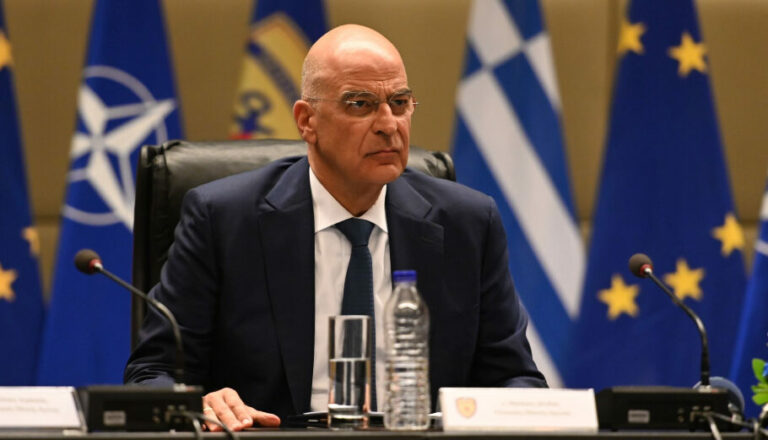 Τέμπη: Ο Δένδιας διαψεύδει τα περί μεταφοράς στρατιωτικού υλικού ή καυσίμων με την εμπορική αμαξοστοιχία