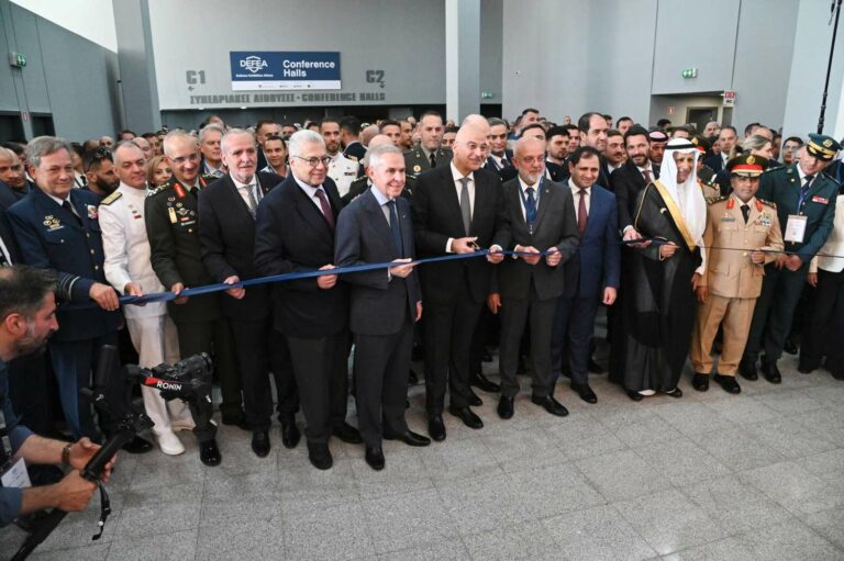 Ο Υπουργός Εθνικής Άμυνας Νίκος Δένδιας εγκαινίασε τη Διεθνή Έκθεση DEFEA 2025